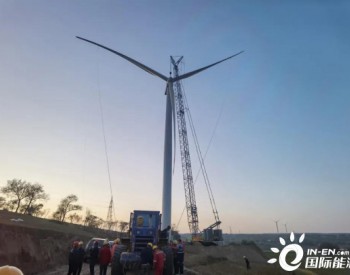 陕西定边<em>新安</em>边风电项目风机吊装工程顺利完成