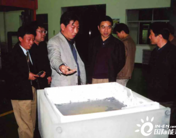 17年前的今天，中国第一块240公斤多晶硅锭在<em>英利</em>诞生！