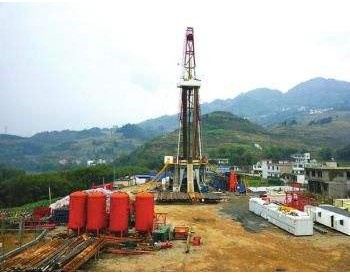 <em>日产气</em>近2万立方米！新疆准噶尔盆地东部试采高产工业油气井！