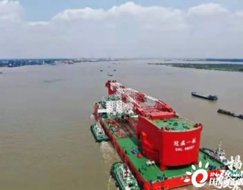 舜天造船制造的超大型<em>海上风电施工船</em>安全通行长江