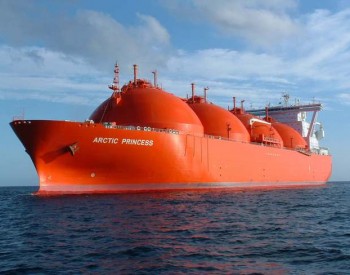 中国凭借LNG船破封锁，装载量高达14万立方米，长度堪比航空母舰