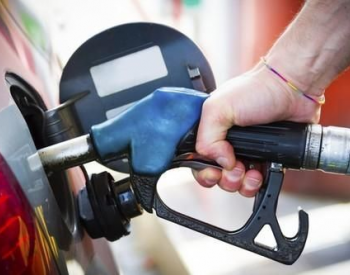 发改委：6月28日24时起,国内汽、柴油价格每吨分别提高225元和215元