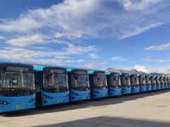 绿色科技呵护高原生态  西藏日喀则首投比亚迪<em>纯电动公交车</em>