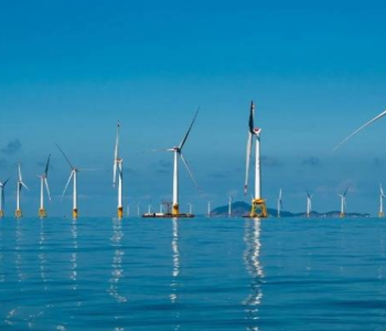 全球首台抗台风型<em>漂浮式海上风电机组</em>在广东阳江安装成功