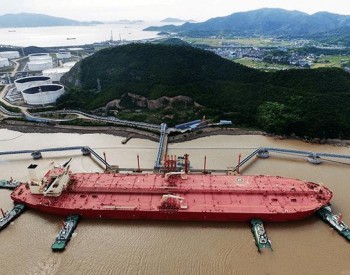 船<em>用油</em>加注五年翻番 中国加速追赶新加坡