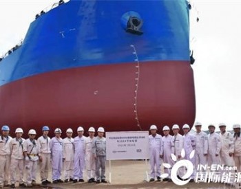 <em>大连中远海运</em>重工49900吨油轮2号船下水