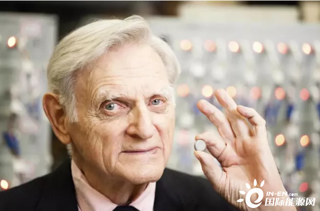 一生追求储能，99岁高龄仍在研究电池技术！锂电池正极材料发明人约翰的传奇人生！