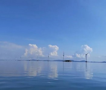 中国海装首个批量6.2MW海上机型风电场完成全部<em>机组吊装</em>