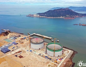 浙江温州：液化天然气（LNG）项目2号储罐穹顶顺利顶升到位