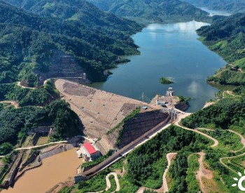 中国电建投资建设的<em>老挝南欧江七级水电站</em>机组并网发电