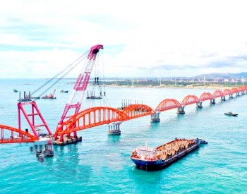 中石油广东石化炼化一体化项目<em>原油码头</em>钢引桥实现全线贯通