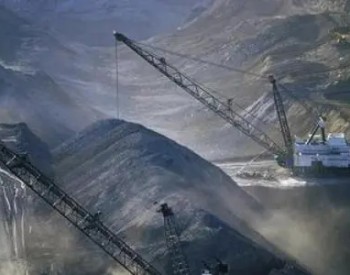 <em>重大隐患</em>通报：煤矿超能力生产被罚200万元