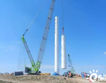 中国首台最大陆上风电机组在甘肃吊装成功