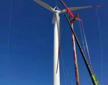 阿拉善盟20MW风电项目完成首台<em>机组吊装</em>