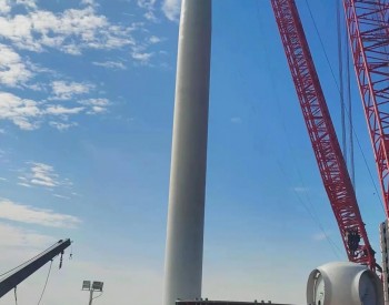 <em>东海大桥海上风电项目</em>首套塔筒顺利吊装！