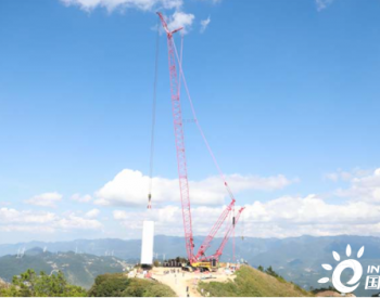 重庆<em>四眼坪风电项目</em>首批13台并网发电风机完成吊装