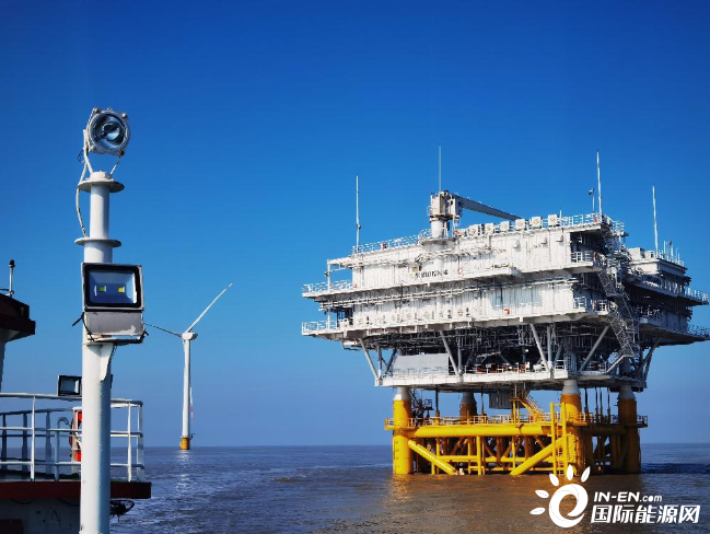 国内首个储能应急电源双体式海上升压站成功受电
