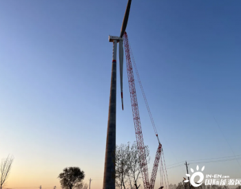 <em>河南公司</em>豫华风电项目首台风机吊装完成