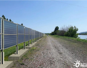 法国第一座垂直双面<em>太阳能电站</em>