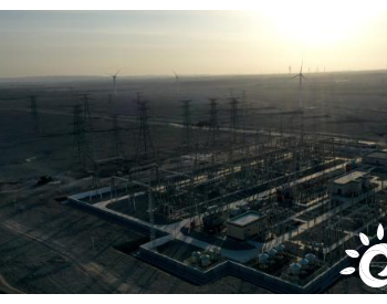新疆哈密首台单机容量最大风电机组完成吊装
