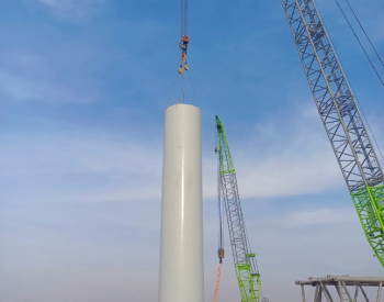 锋电能源甘肃张掖平山湖项目首套塔筒顺利吊装