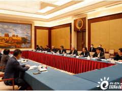 甘肃省酒泉市与上海电气集团举行座谈会：将做强光热、储能等六大新能源装备制造<em>产业链</em>