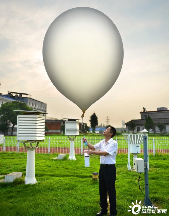 株洲橡胶院的探空气球都会携带数字探测仪升到高空,将温度,大气压力