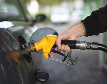 <em>油价上涨</em>！2月17日24时起国内汽、柴油价格每吨分别提高210元和200元
