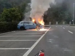 理想ONE停车场内起火燃烧 整车被烧成空壳
