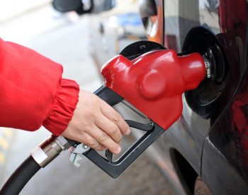 发改委：2022年3月31日24时起国内汽、柴油价格每吨均提高110元