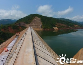 老挝<em>南欧江七级水电站</em>坝顶公路贯通