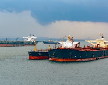 新加坡14万吨<em>高硫</em>油受污染 60艘船中招