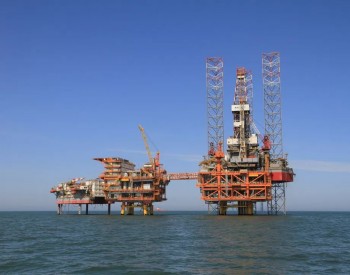 世界首个海上超<em>稠油</em>储量规模化开发油田投产