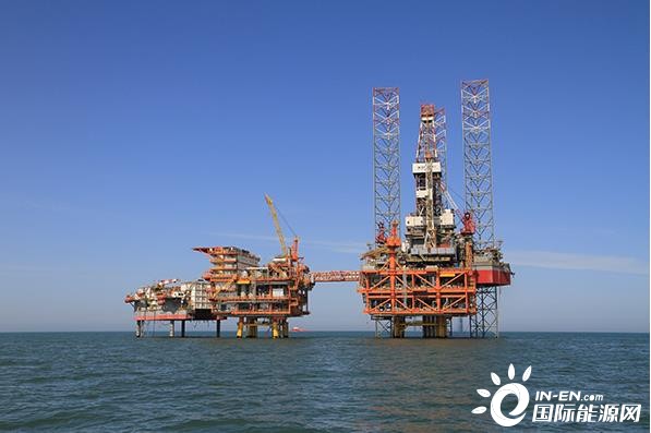 撬动“地下黑琥珀” 我国首个海上大规模超稠油热采油田投产