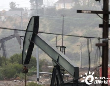 周二美国<em>WTI原油</em>收跌2.6% 布伦特原油跌2.4%
