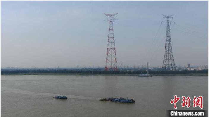跨越塔高度达385米！世界最高输电塔在江苏江阴跨江架线