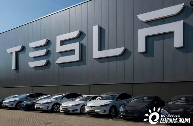 Пустыня Мохаве будет оборудована зарядными станциями Tesla Supercharging в общей сложности со 100 зарядными станциями.