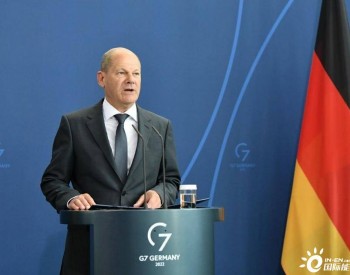 德国总理开启首次非洲之行，<em>求购</em>石油和天然气