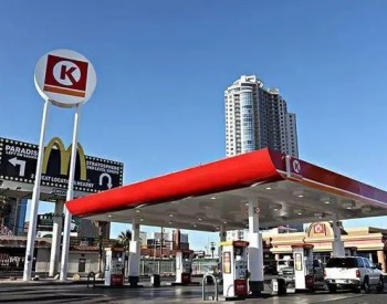 美国<em>汽油价格</em>再创新高，13个州油价升破每加仑5美元