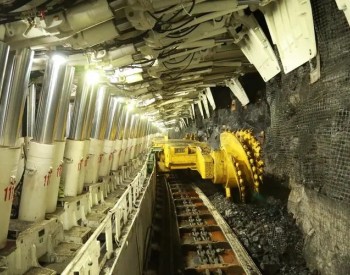 晋能控股煤业集团煤峪口矿自主设计新型激光巷道定位仪