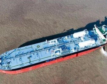 全球首艘苏伊士型LNG/燃油双燃料<em>油轮</em>在广州交付