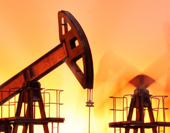 国际油价年内罕见大跌，还会再次冲高吗？