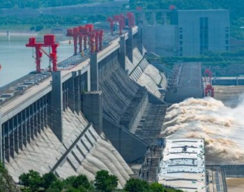 <em>长江电力</em>装机容量增至7180万千瓦 水电投资并举连续6年盈利超200亿