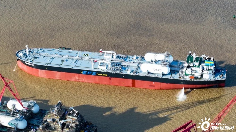载重15万吨！全球首艘苏伊士型LNG双燃料油船交付