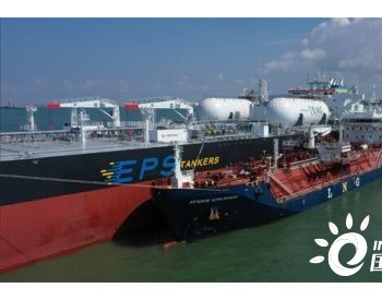 全球首艘双燃料苏伊士型油船完成首次LNG加注