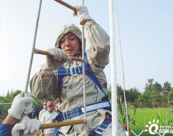 国网成都供电220千伏线路带电作业保障电网<em>供电能力</em>