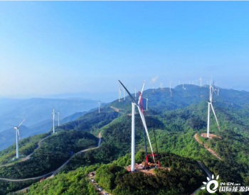 中国能建山西电建承建的平鲁<em>白玉山风电项目</em>风机全部吊装完成