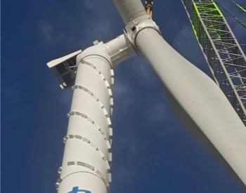内蒙古杭锦旗20兆瓦<em>分散式风电项目</em>首台风机吊装完成