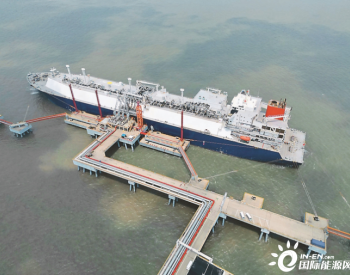 超大型LNG运输船“中能福石”轮停泊