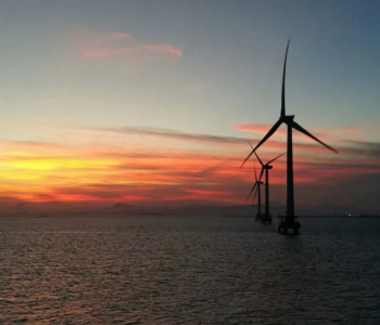 工信部等五部门：推动12-15MW级超大型海上风电装备应用，重点发展8MW以上陆上风机+13MW以上<em>海上风机</em>！